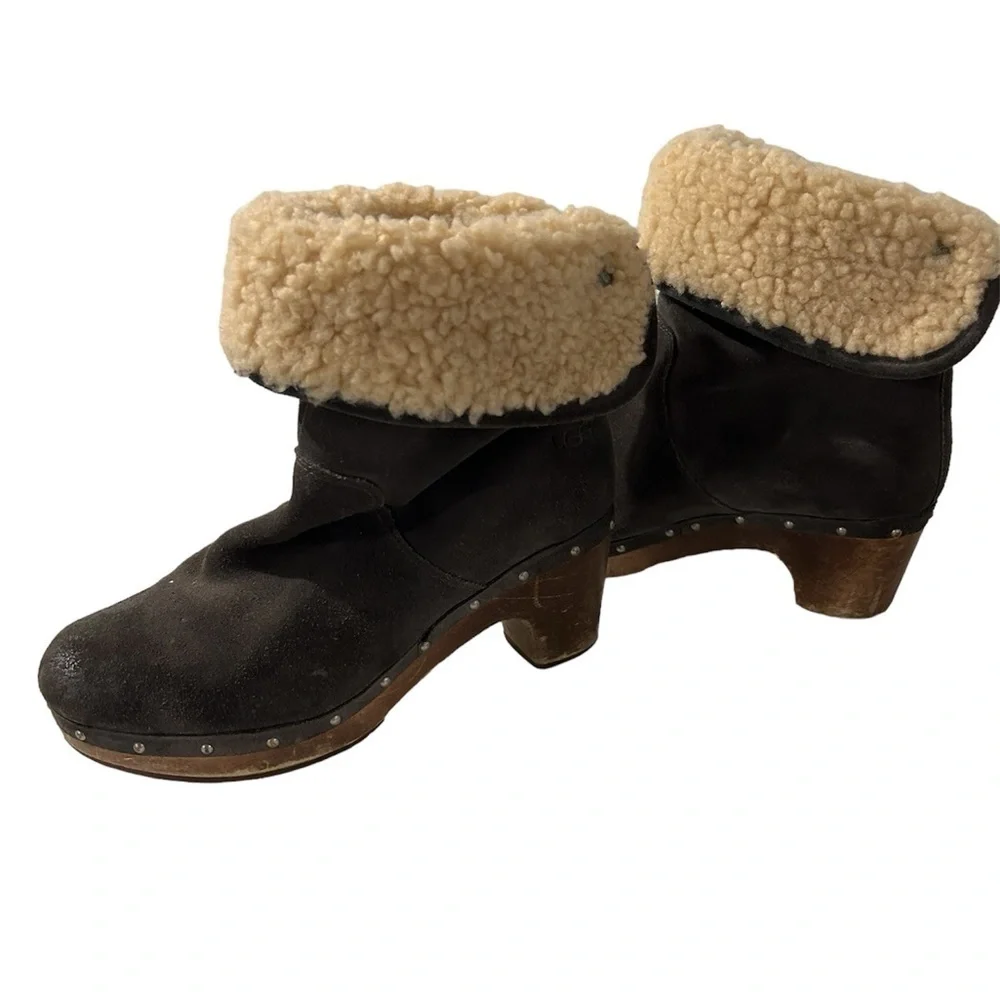 {UGG} Gray Suede Lynnea Boots